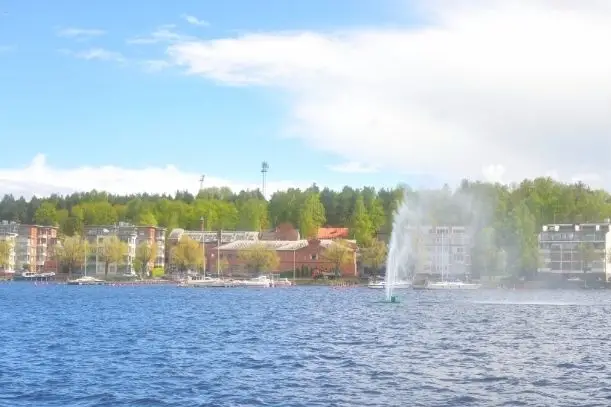 Lappeenrannan rantamaisema ja Saimaan suihkulähde kesäisessä säässä.